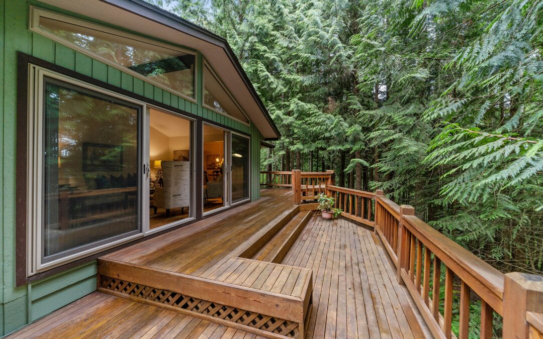 Biar Gak Cepat Lapuk! Ini Cara Merawat Decking Kayu di Musim Hujan
